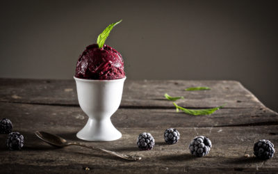 Cremiges Brombeer-Eis