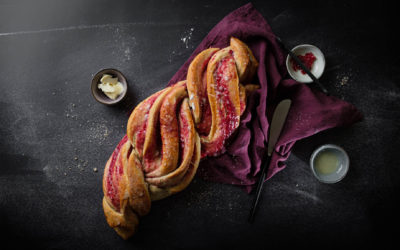 Hefezopf mit Marmelade